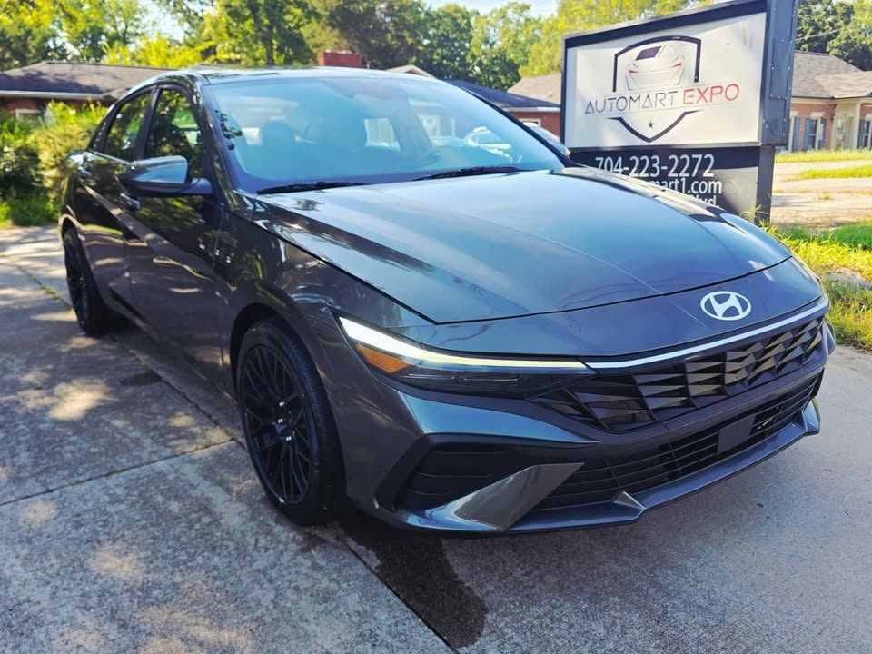 Used 2025 Hyundai Elantra Sport FWD image 11