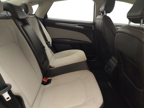 Used 2020 Ford Fusion SE w/ Equipment Group 151A image 19