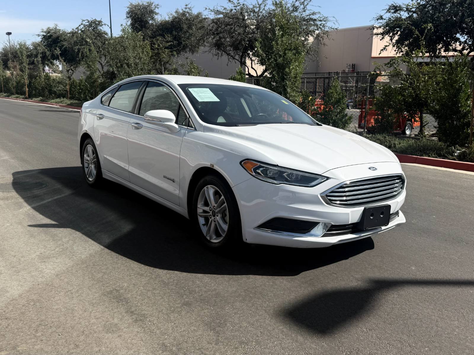 Used 2018 Ford Fusion SE w/ Equipment Group 602A FWD image 3