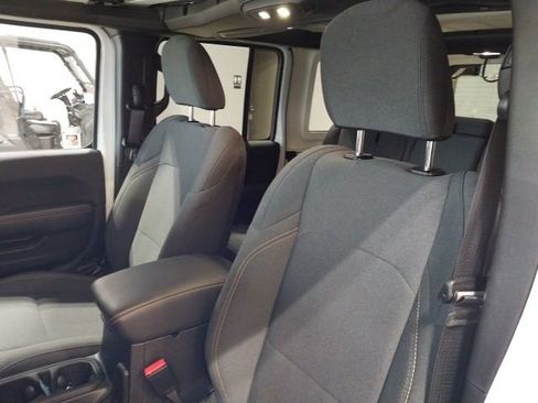 Used 2025 Jeep Wrangler Unlimited Sahara w/ Safety Group image 4