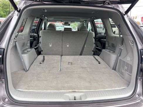 Used 2019 Toyota Highlander XLE FWD image 12