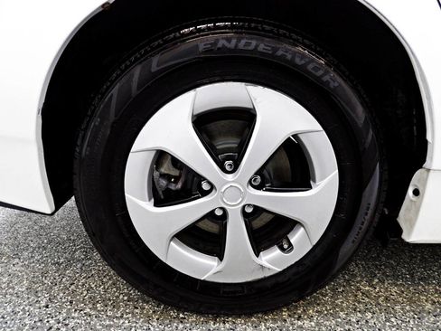 Used 2014 Toyota Prius Two FWD image 19