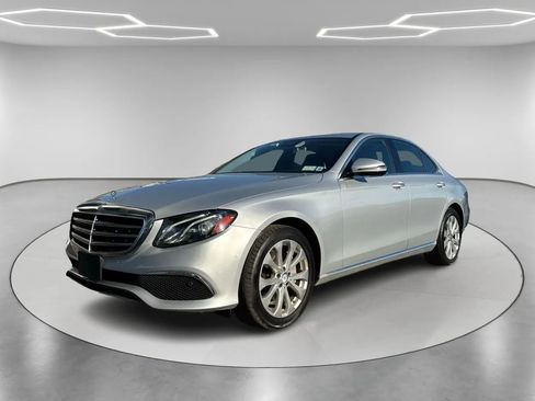Used 2017 Mercedes-Benz E 300 4MATIC image 1