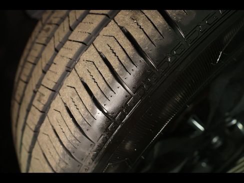 Used 2022 Jeep Grand Cherokee L Limited w/ Black Appearance Package image 25