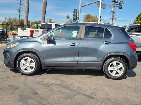 Used 2021 Chevrolet Trax LT w/ LT Convenience Package image 28