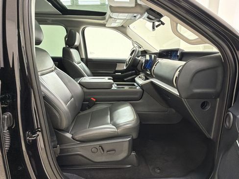 Certified 2025 Ford Expedition Active AWD/4WD image 24