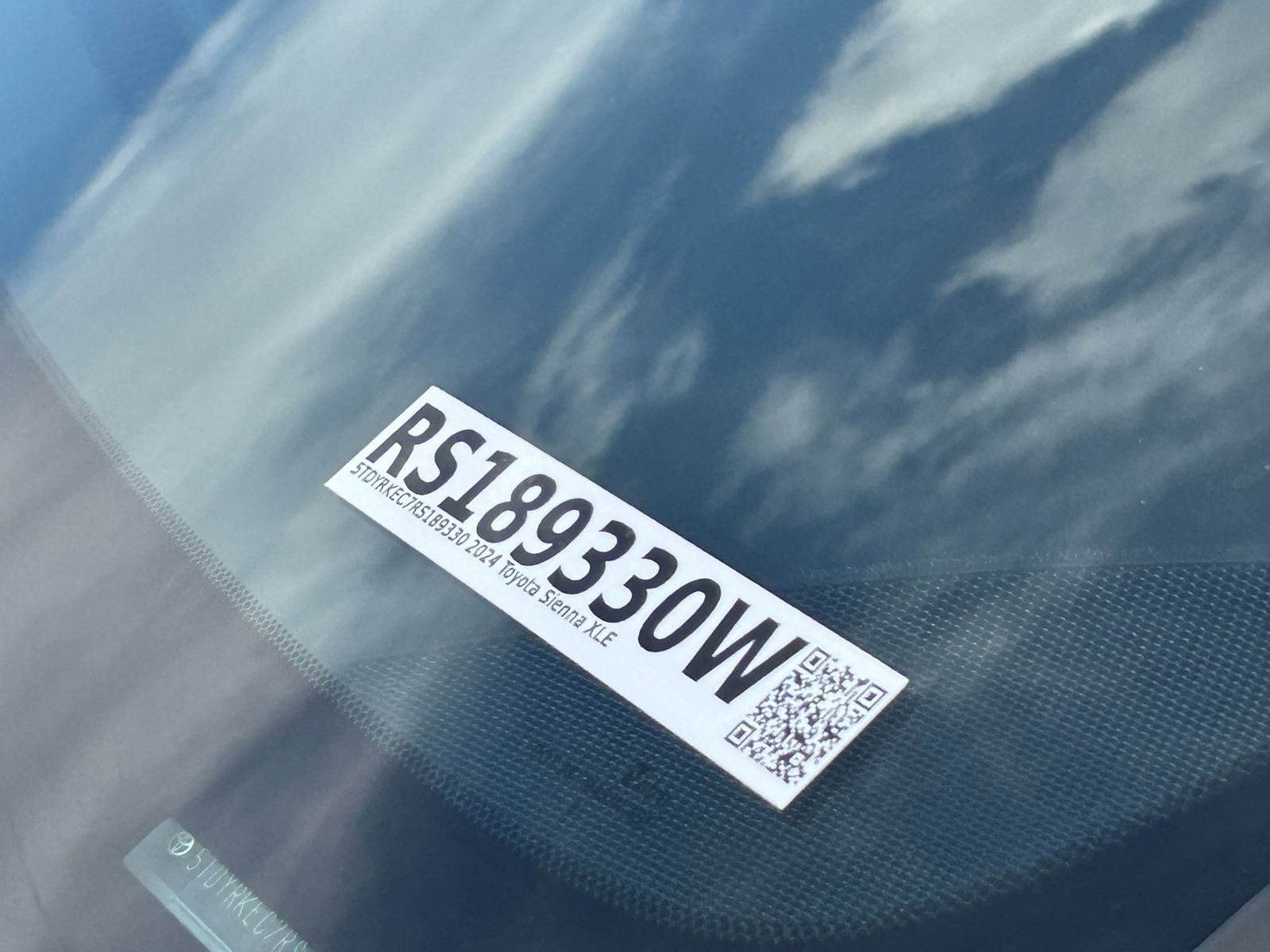 Used 2024 Toyota Sienna XLE FWD image 20