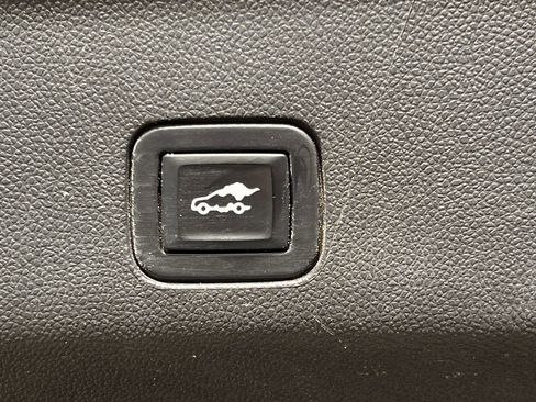 Used 2022 Chevrolet Tahoe RST w/ Luxury Package image 40