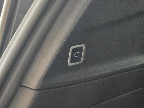 Used 2025 Chrysler Pacifica Limited FWD image 14