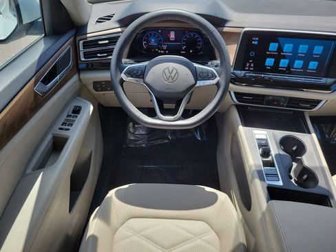Used 2024 Volkswagen Atlas SE FWD image 13