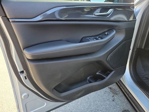 Used 2023 Jeep Grand Cherokee Altitude image 35