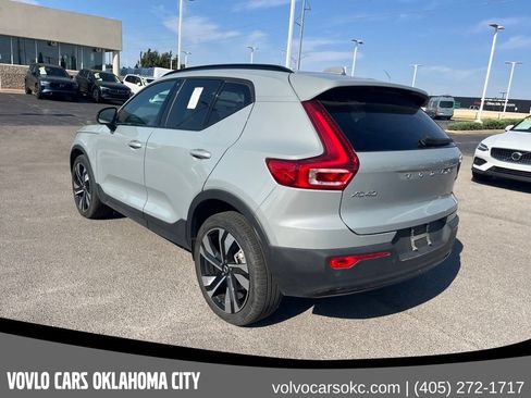 Certified 2025 Volvo XC40 B5 Plus AWD/4WD image 9
