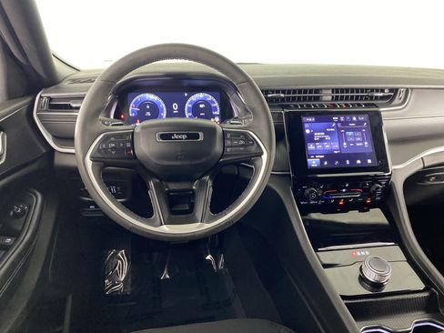 Used 2023 Jeep Grand Cherokee Altitude image 40