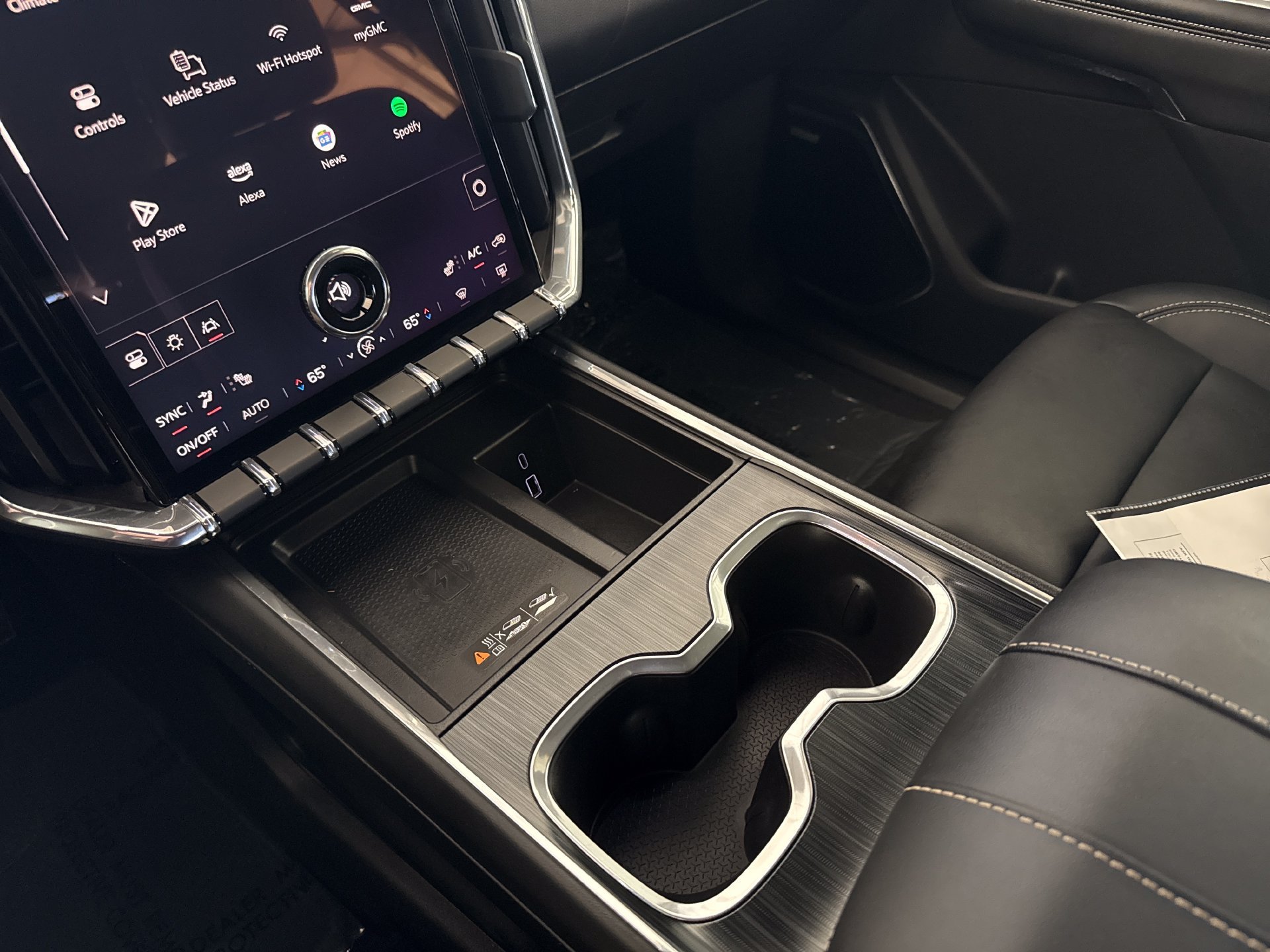 Used 2024 GMC Acadia Elevation w/ Luxury Package FWD image 11