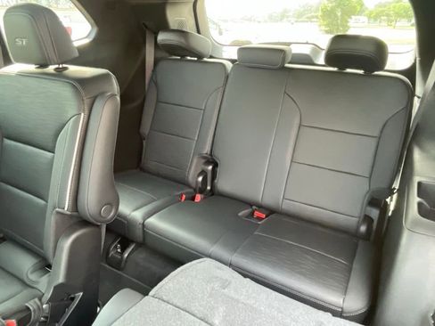 Used 2025 Buick Enclave Sport Touring w/ Power Package FWD image 33