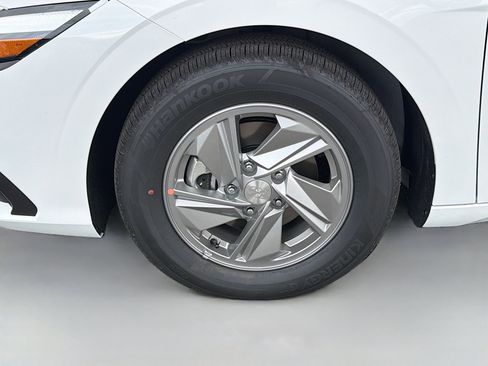 New 2026 Hyundai Elantra SE FWD image 12