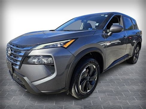 Used 2024 Nissan Rogue SV image 3