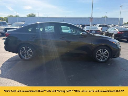 Used 2023 Kia Forte LXS w/ LXS Technology Package FWD image 6