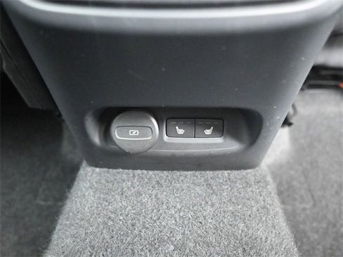 Used 2023 Volvo XC40 Recharge Ultimate image 32