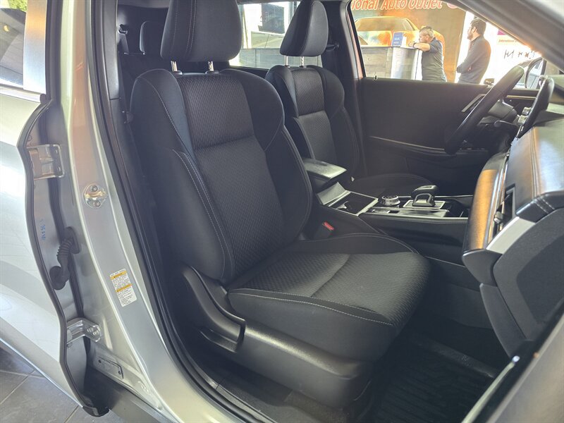 Used 2024 Mitsubishi Outlander ES FWD image 14