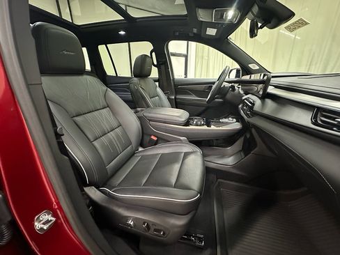 Certified 2025 Buick Enclave Avenir image 18