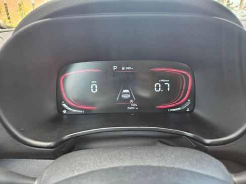 Used 2025 Kia Soul LX w/ LX Technology Package FWD image 15