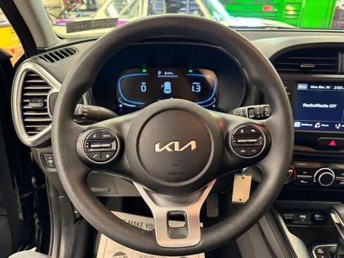 Used 2025 Kia Soul LX w/ LX Technology Package image 5