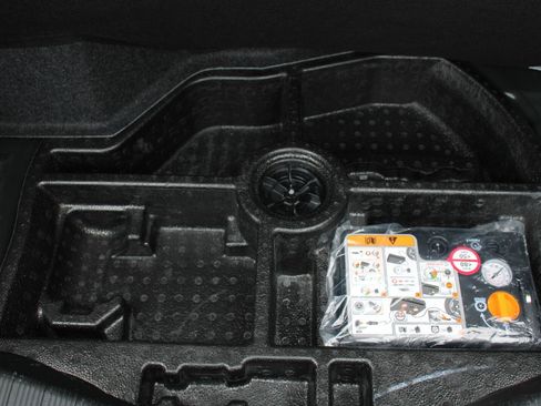Used 2020 Ford Fusion Titanium FWD image 28