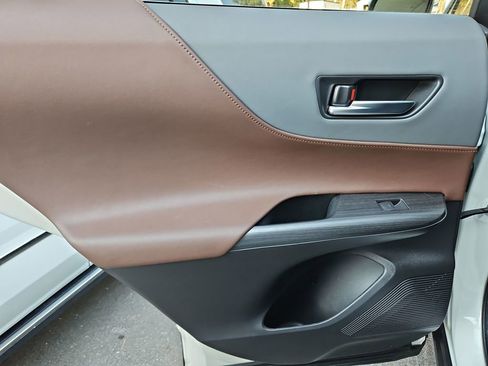 Used 2021 Toyota Venza Limited image 33