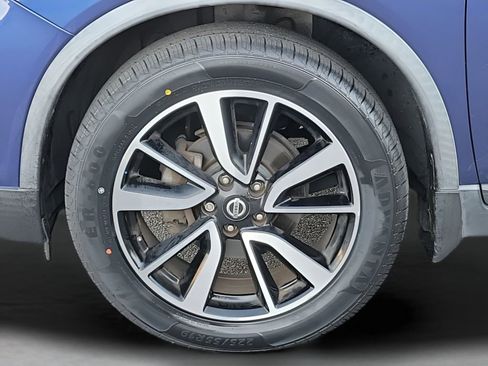 Used 2018 Nissan Rogue SL w/ Premium Package image 11