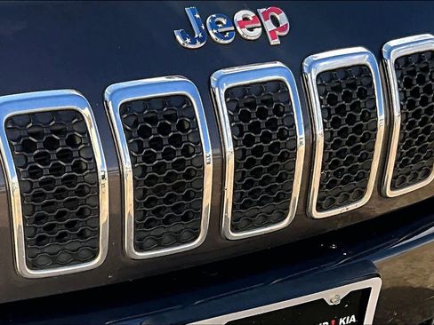 Used 2020 Jeep Cherokee Limited image 27