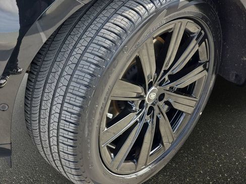 Certified 2025 Land Rover Range Rover SE image 34