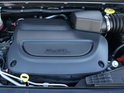 Used 2022 Chrysler Pacifica Limited image 30