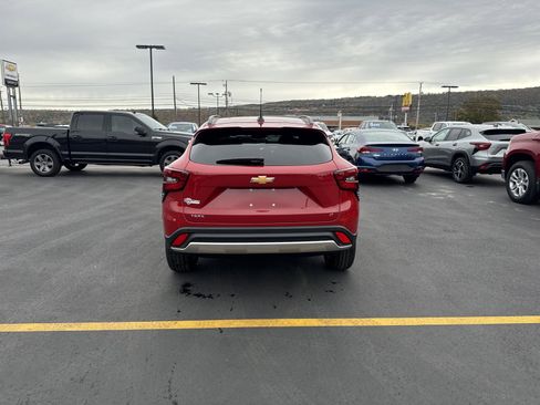 New 2026 Chevrolet Trax LT w/ Sunroof Package image 5