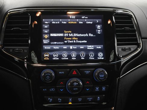 Used 2021 Jeep Grand Cherokee High Altitude AWD/4WD image 18
