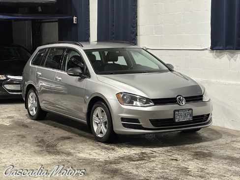 Used 2015 Volkswagen Golf TDI S FWD image 1