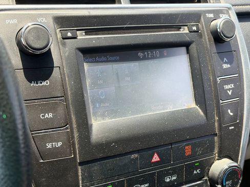 Used 2015 Toyota Camry LE FWD image 9