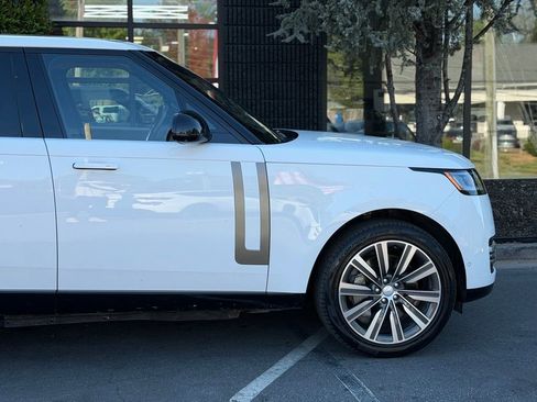 Used 2023 Land Rover Range Rover SE image 23
