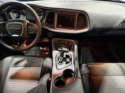 Used 2019 Dodge Challenger SXT image 30