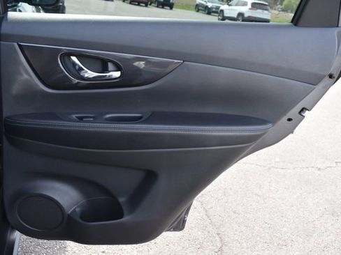 Used 2018 Nissan Rogue SV w/ Premium Package AWD/4WD image 39