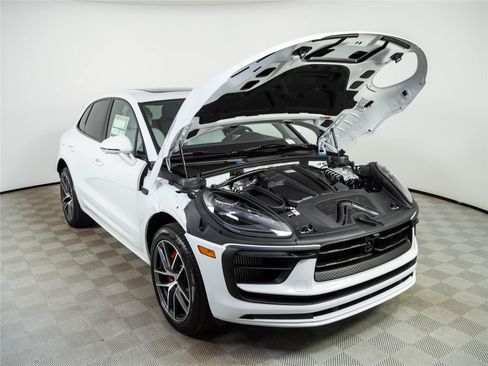 New 2026 Porsche Macan S AWD/4WD image 34