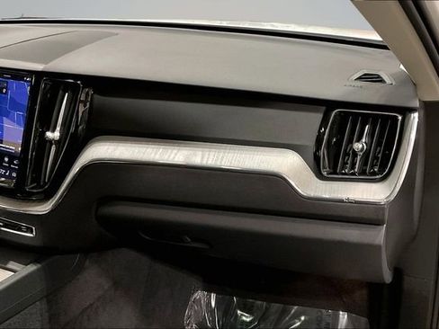 Certified 2025 Volvo XC60 B5 Plus image 20