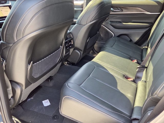 New 2027 Jeep Grand Cherokee Limited AWD/4WD image 12