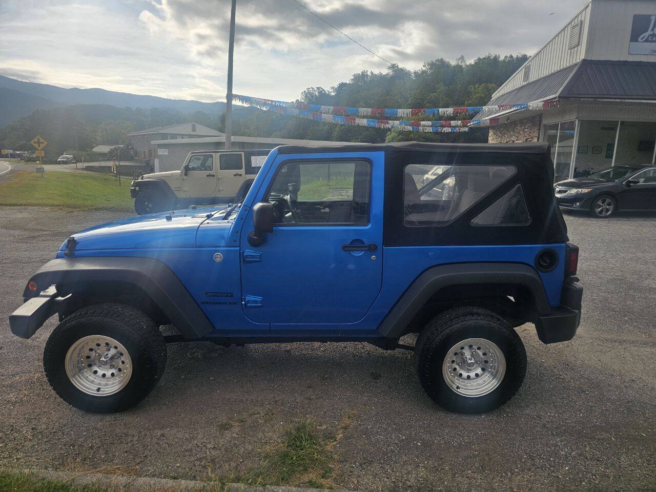 Used 2015 Jeep Wrangler Sport AWD/4WD image 7