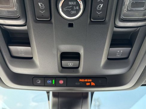 Used 2022 Chevrolet Suburban RST w/ Luxury Package image 38