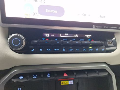 Used 2023 Toyota Sequoia Capstone AWD/4WD image 26