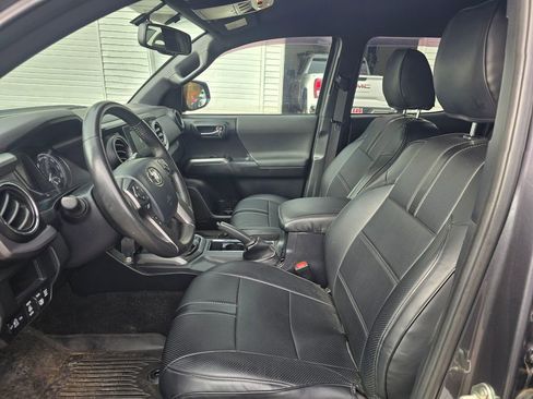 Used 2017 Toyota Tacoma TRD Off-Road w/ Tow Package image 20