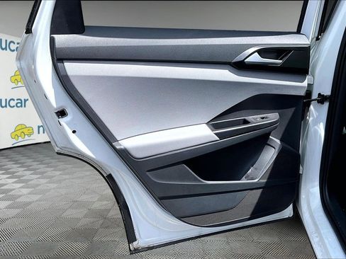 Used 2023 Volkswagen Taos SE w/ Panoramic Sunroof Package AWD/4WD image 21