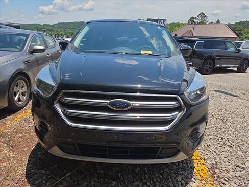 Used 2017 Ford Escape SE w/ SE Cold Weather Package FWD image 2