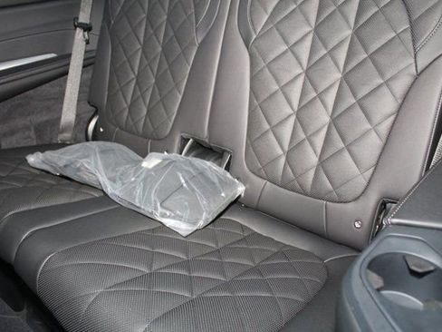 Used 2025 BMW X7 xDrive40i w/ M Sport Package image 28